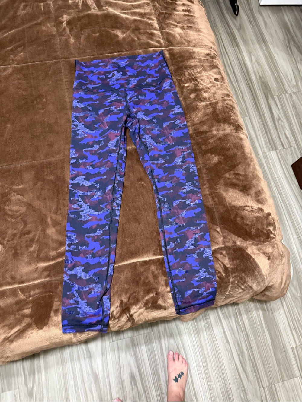 Woman’s size 6 lululemon athletica Blue & Purple Camo Leggings